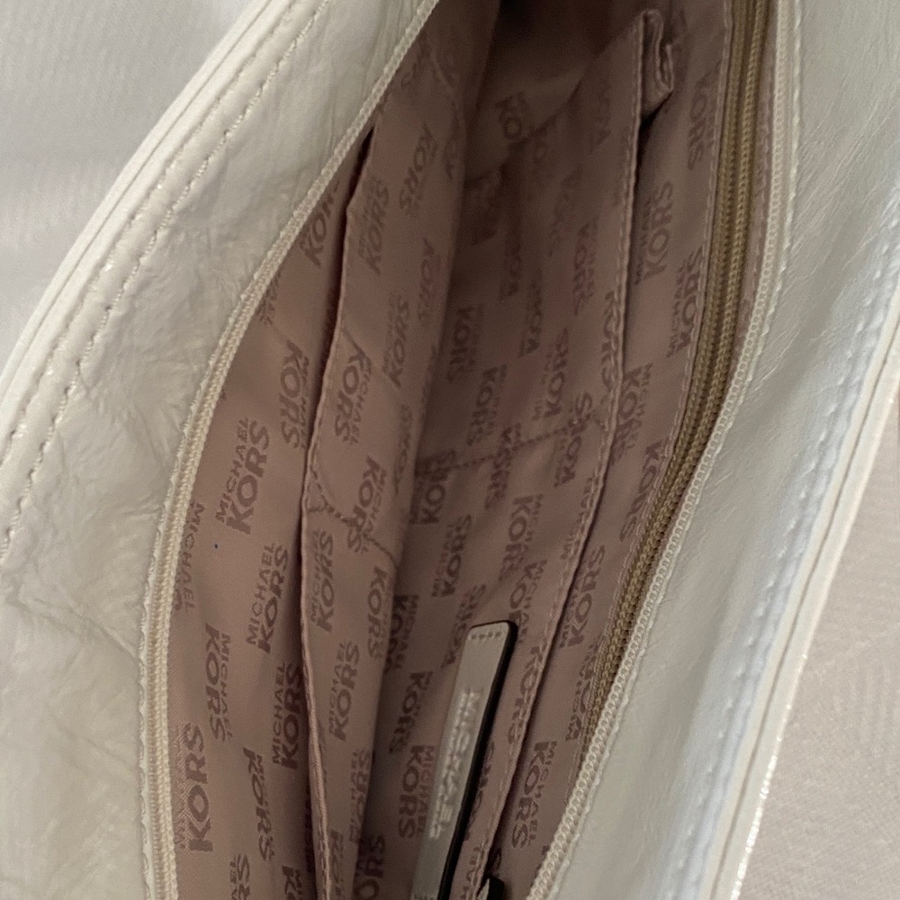Michael Kors Glossy White patent leather Shoulder Bag - Picture 6 of 8